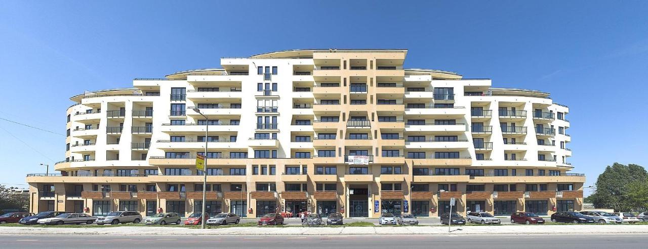 Tisza Palota Apartmanok Сегед Екстериор снимка