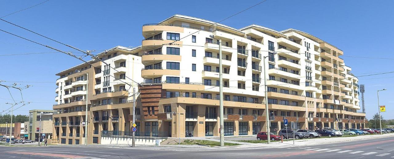Tisza Palota Apartmanok Сегед Екстериор снимка