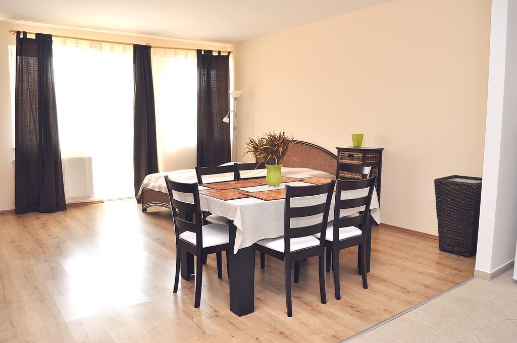 Tisza Palota Apartmanok Сегед Стая снимка