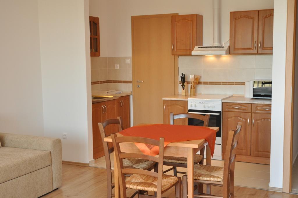 Tisza Palota Apartmanok Сегед Стая снимка