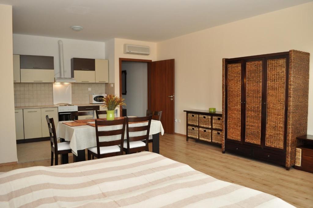 Tisza Palota Apartmanok Сегед Стая снимка