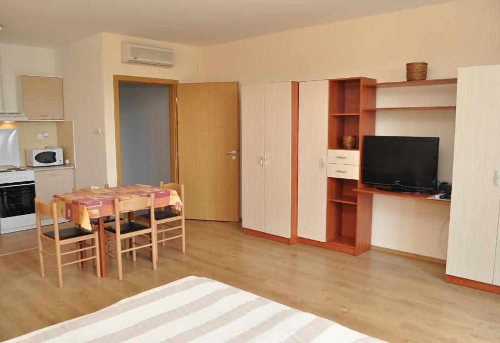 Tisza Palota Apartmanok Сегед Стая снимка