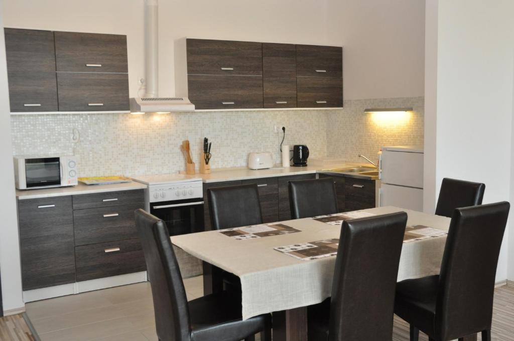 Tisza Palota Apartmanok Сегед Стая снимка